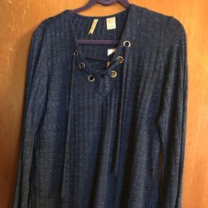 Ladies tie top with grommets